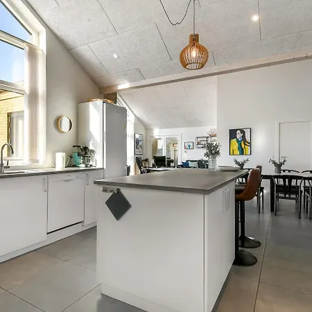 Newly Built Luxury House Right By The Sea - Sj560 Vakantiehuis *