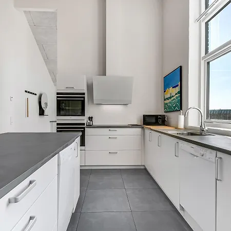 Newly Built Luxury House Right By The Sea - Sj560 *