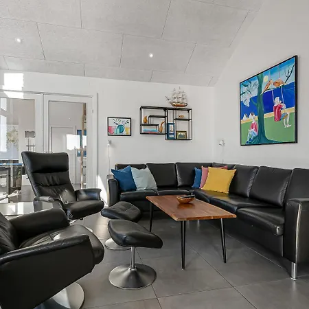 Hébergement de vacances Newly Built Luxury House Right By The Sea - Sj560 Harboør