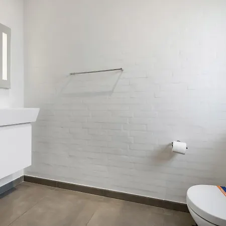 Newly Built Luxury House Right By The Sea - Sj560 *