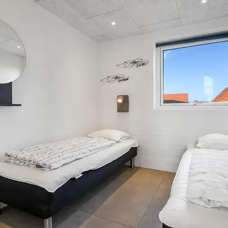 Newly Built Luxury House Right By The Sea - Sj560 *