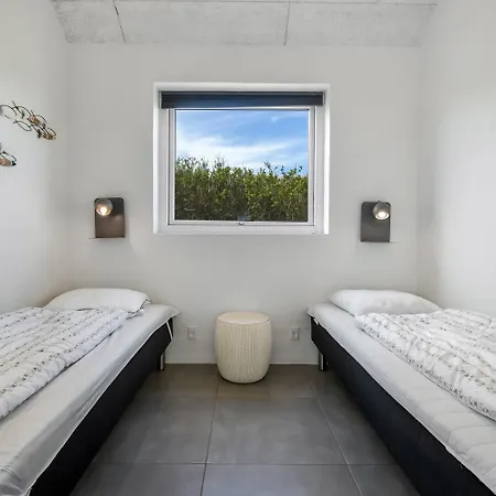 بيت للعطل Newly Built Luxury House Right By The Sea - Sj560 *