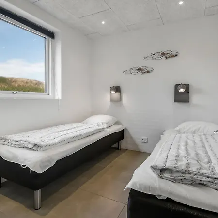 Newly Built Luxury House Right By The Sea - Sj560 Harboør