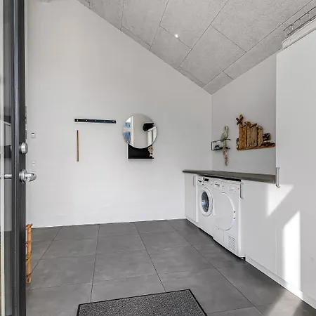 Newly Built Luxury House Right By The Sea - Sj560 *